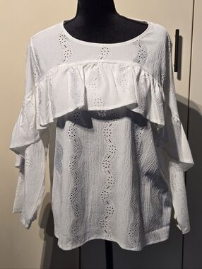 Simply Vera Vera Wang White Eyelet Ruffle Front Blouse